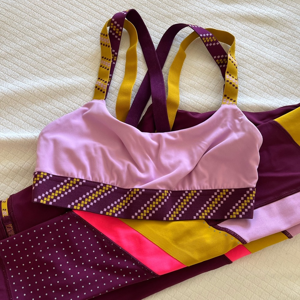 Lululemon bra and leggings size 2/4